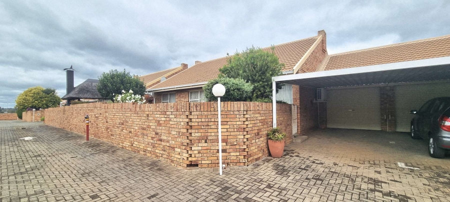 3 Bedroom Property for Sale in Langenhovenpark Free State